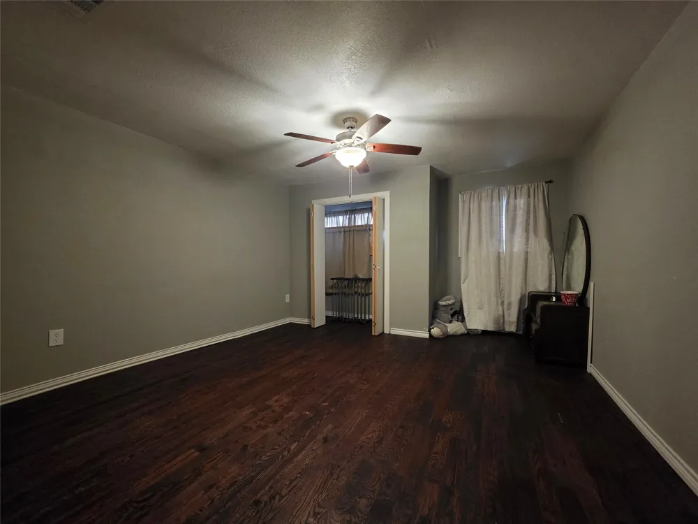 409 E Houston Street Mexia, TX 76667