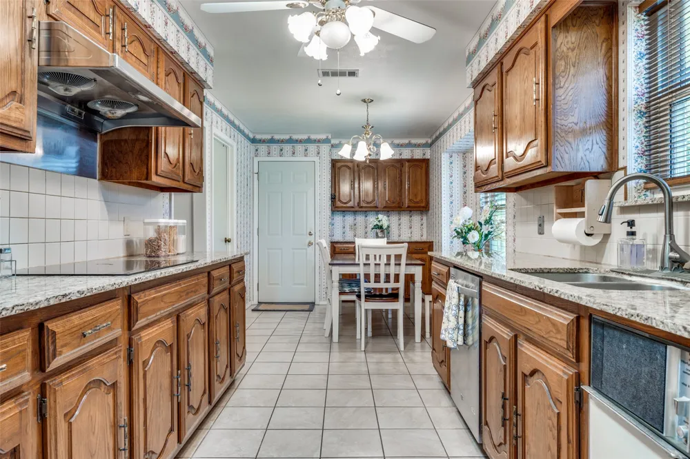 504 Chaffee Drive Arlington, TX 76006