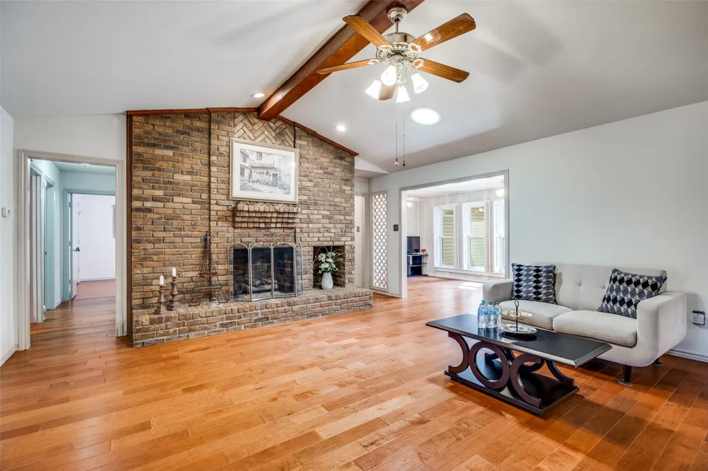 504 Chaffee Drive Arlington, TX 76006
