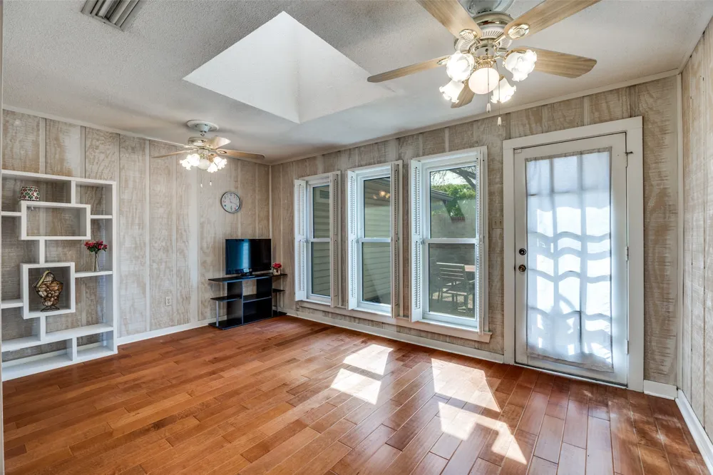 504 Chaffee Drive Arlington, TX 76006