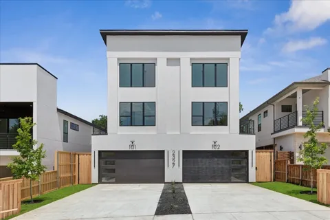 2327 Vagas Street #102