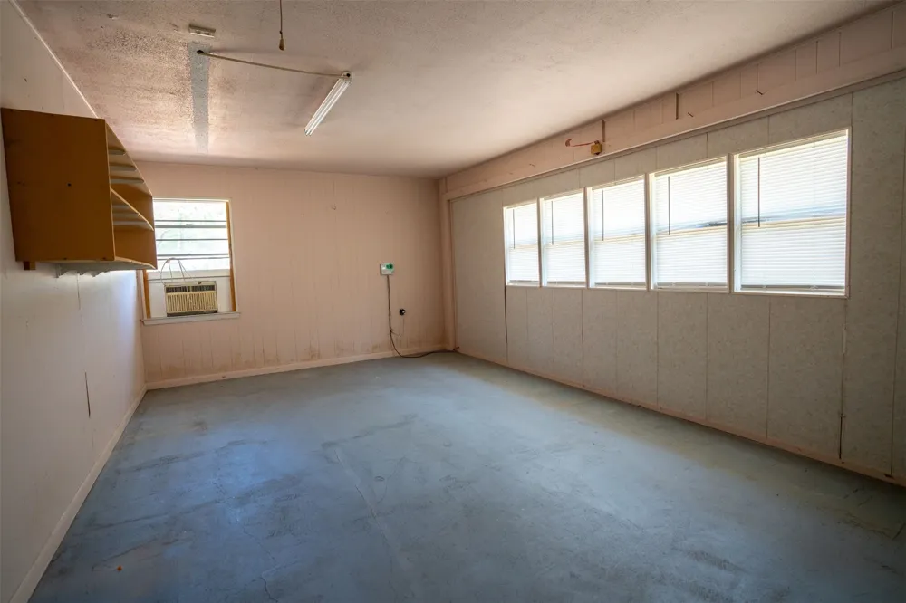375 County Road 45080 Powderly, TX 75473