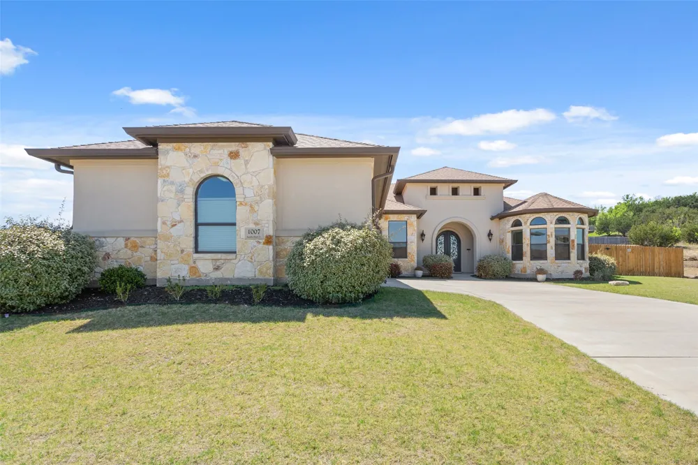 1007 Saddle Bluff Drive Salado, TX 76571
