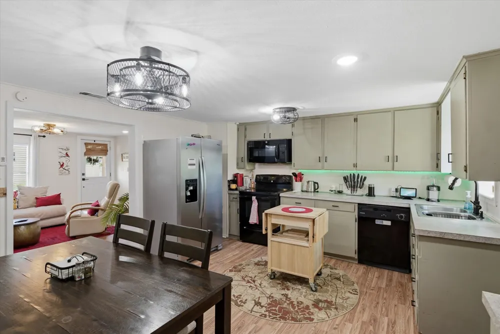 15853 Highway 80 Edgewood, TX 75117