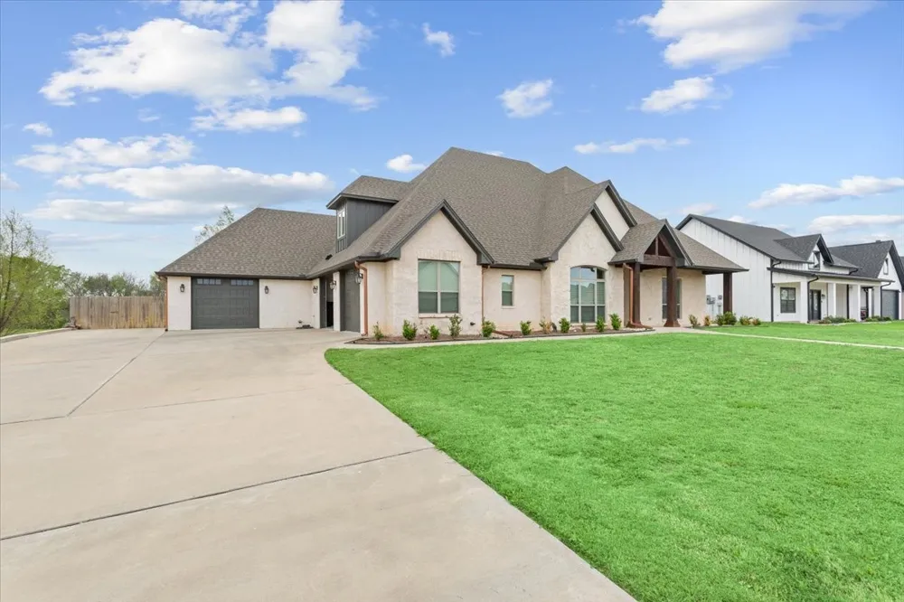 1024 Cecilia Court Robinson, TX 76706