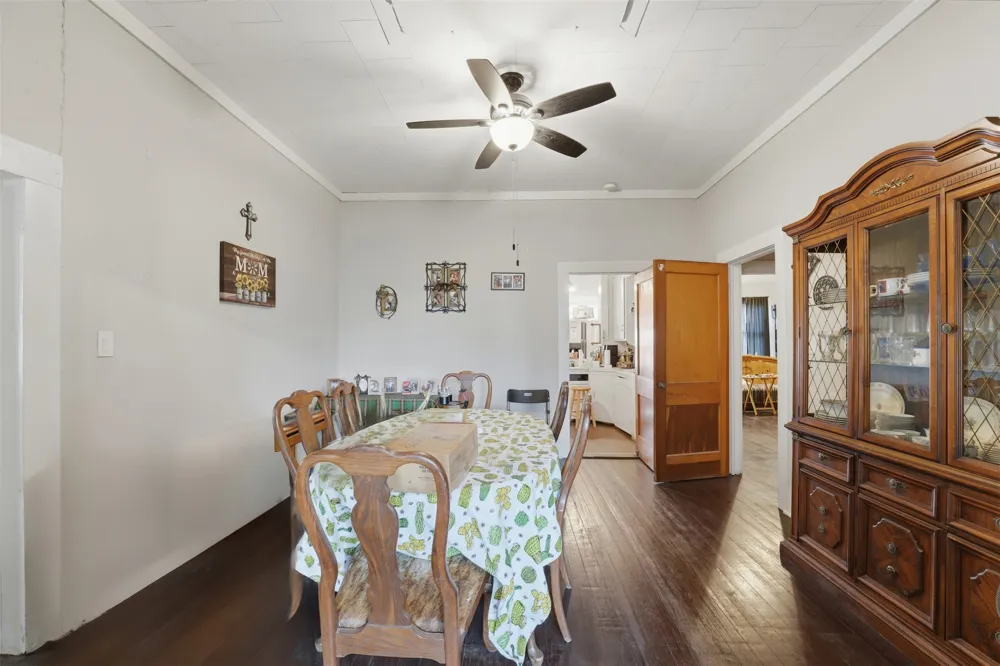 211 E 4th Street Nixon, TX 78140