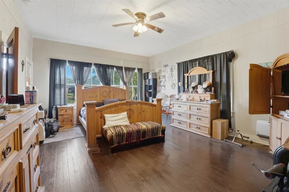211 E 4th Street Nixon, TX 78140