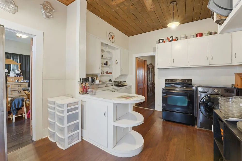 211 E 4th Street Nixon, TX 78140