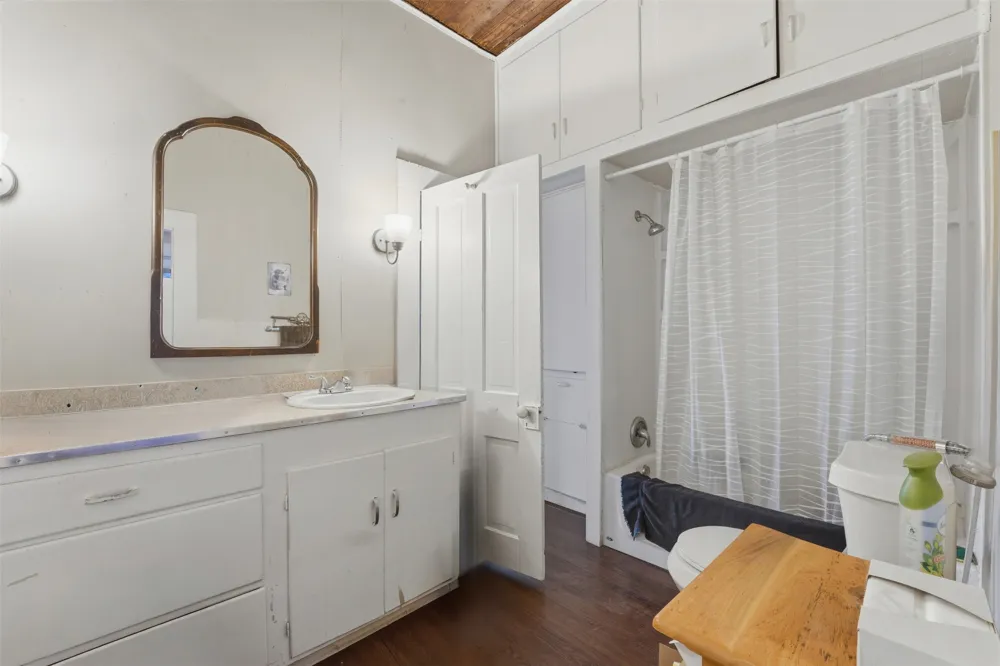 211 E 4th Street Nixon, TX 78140