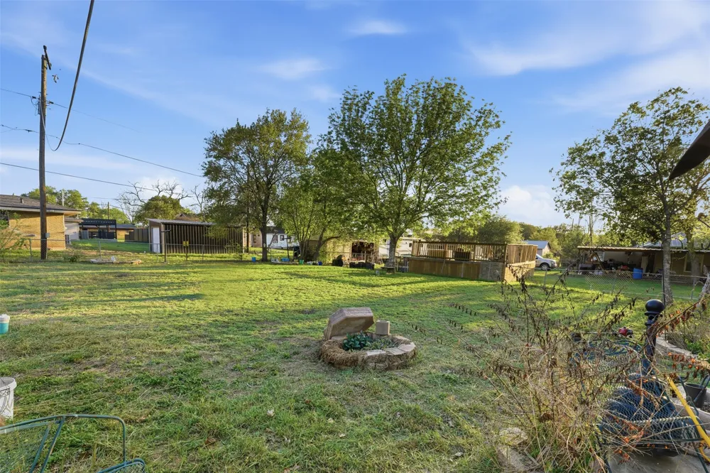 211 E 4th Street Nixon, TX 78140