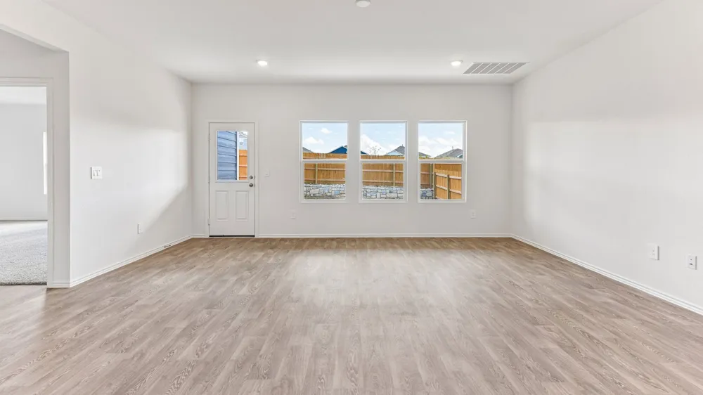 12209 Silverton Tree Bend Mustang Ridge, TX 78610