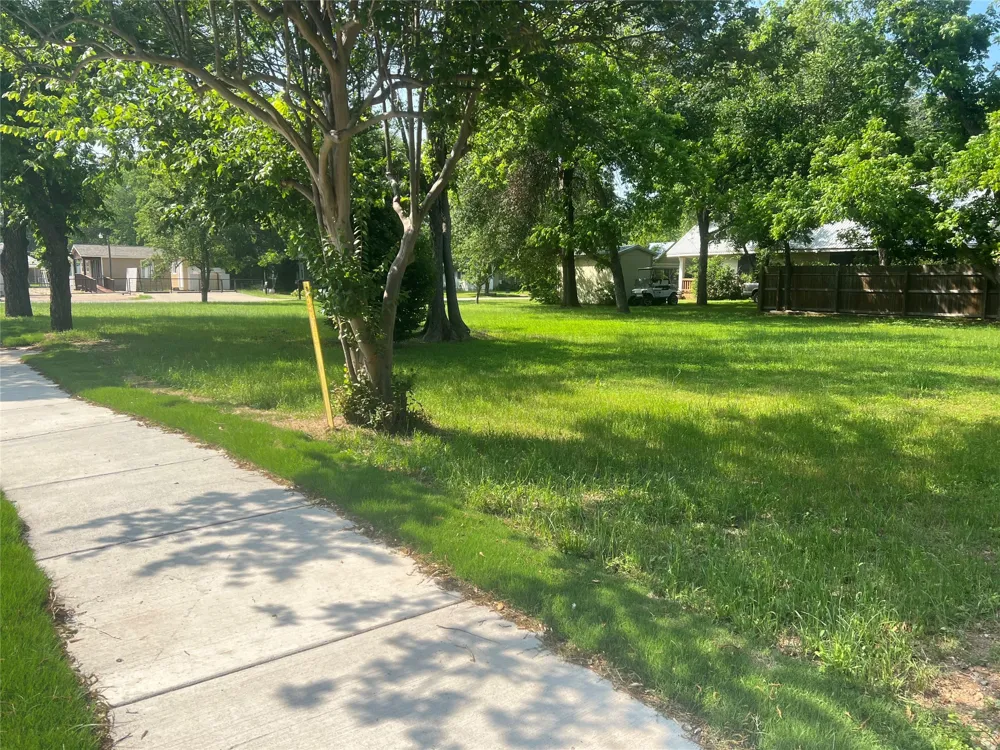 300 Turney Street Smithville, TX 78957
