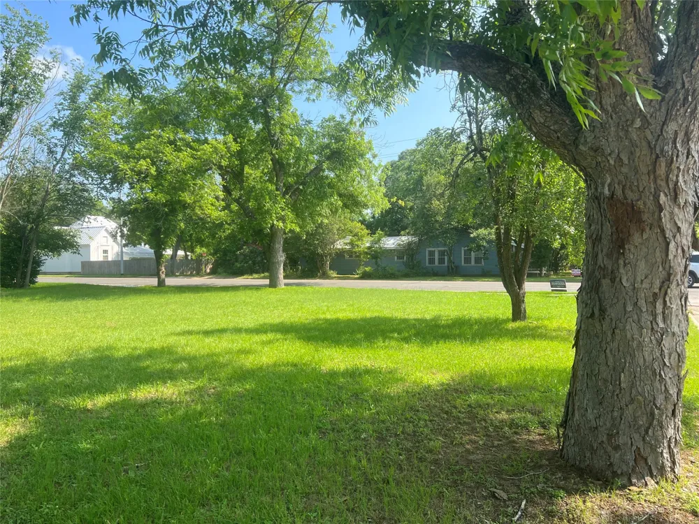 300 Turney Street Smithville, TX 78957