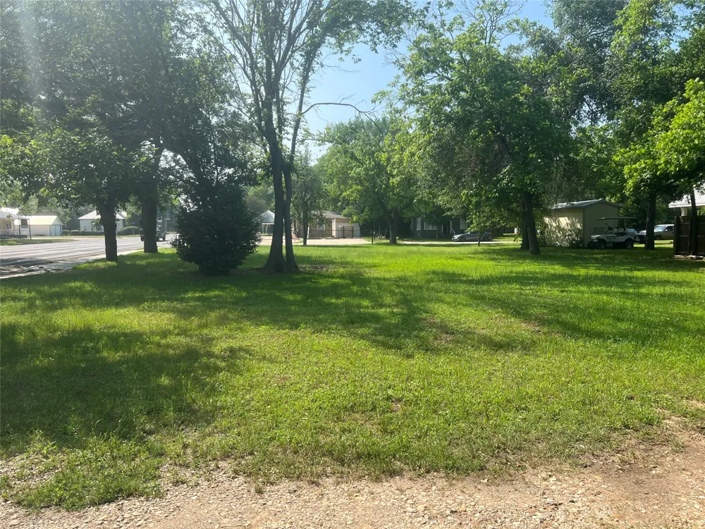 300 Turney Street Smithville, TX 78957
