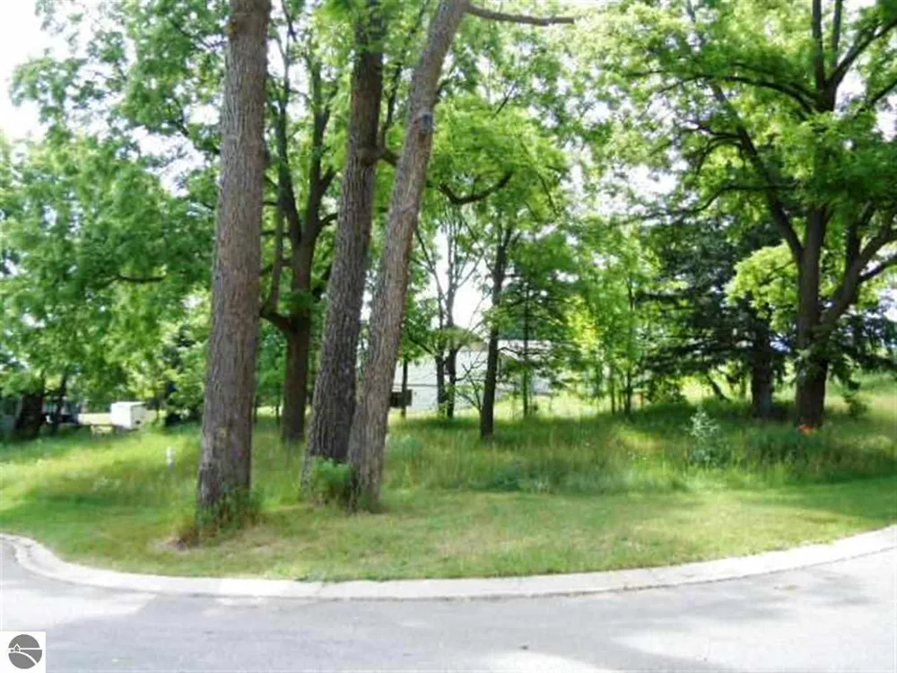 843 Wind Drift Drive Garfield Charter Township, MI 49684