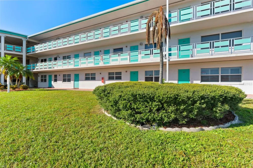 1950 59TH AVENUE #114 St Petersburg, FL 33714