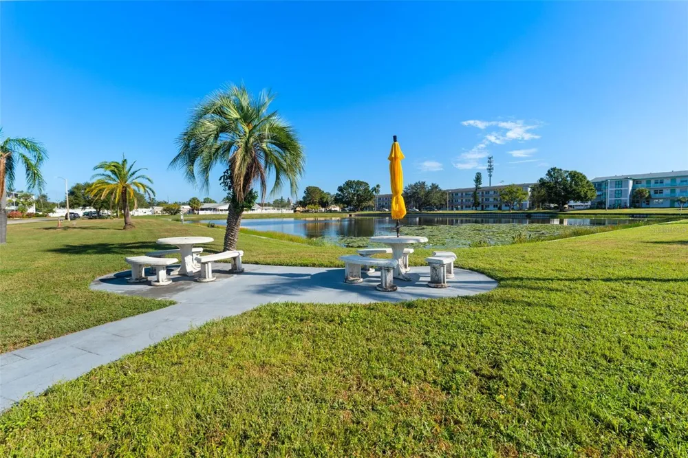 1950 59TH AVENUE #114 St Petersburg, FL 33714