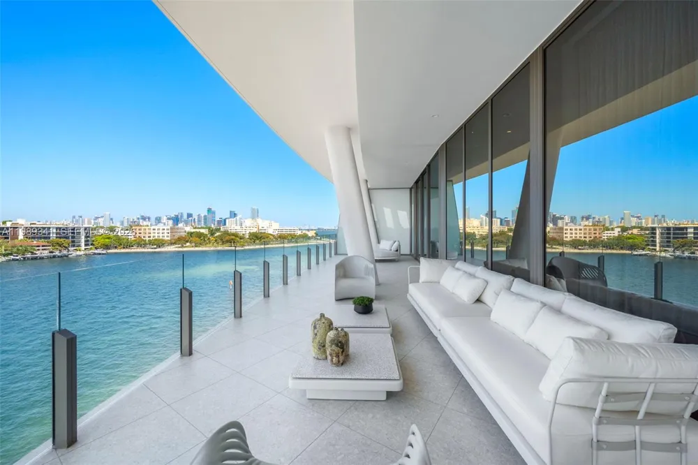 5 Grove Isle Dr #PHS01 Coconut Grove, FL 33131