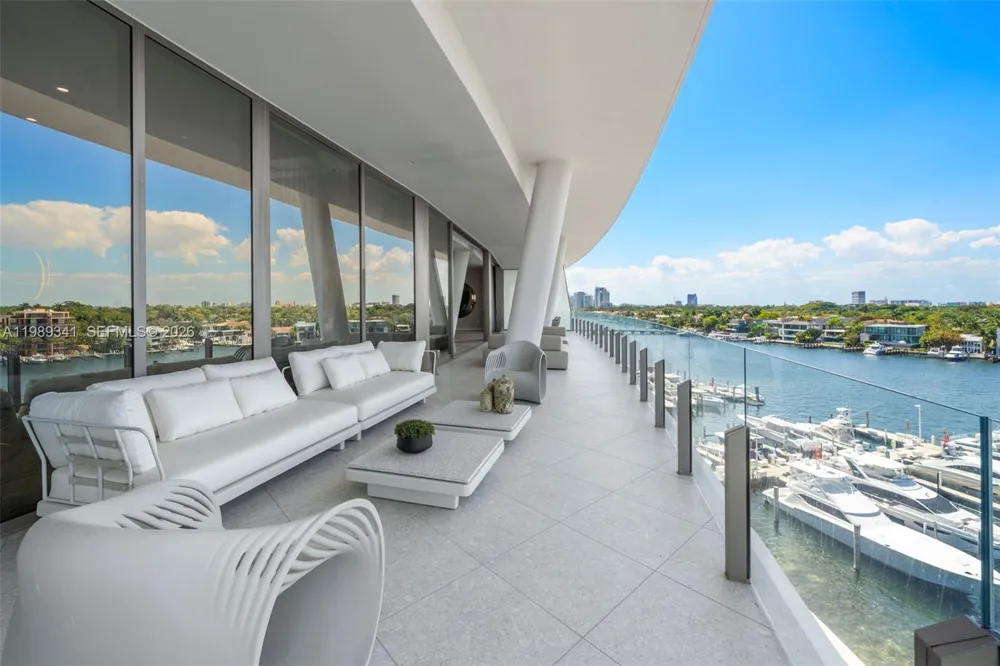 5 Grove Isle Dr #PHS01 Coconut Grove, FL 33131