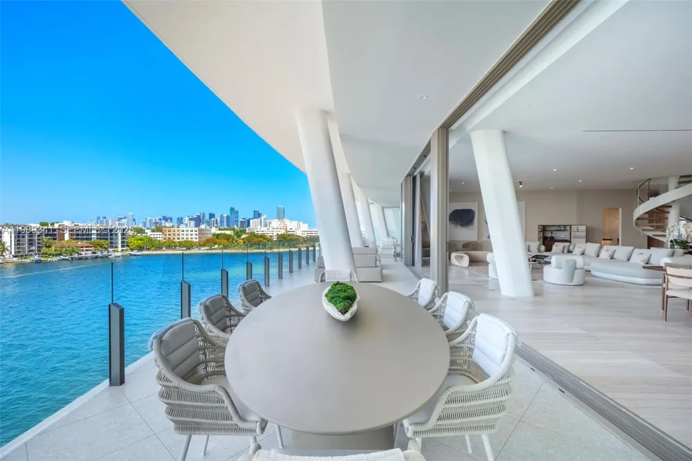 5 Grove Isle Dr #PHS01 Coconut Grove, FL 33131