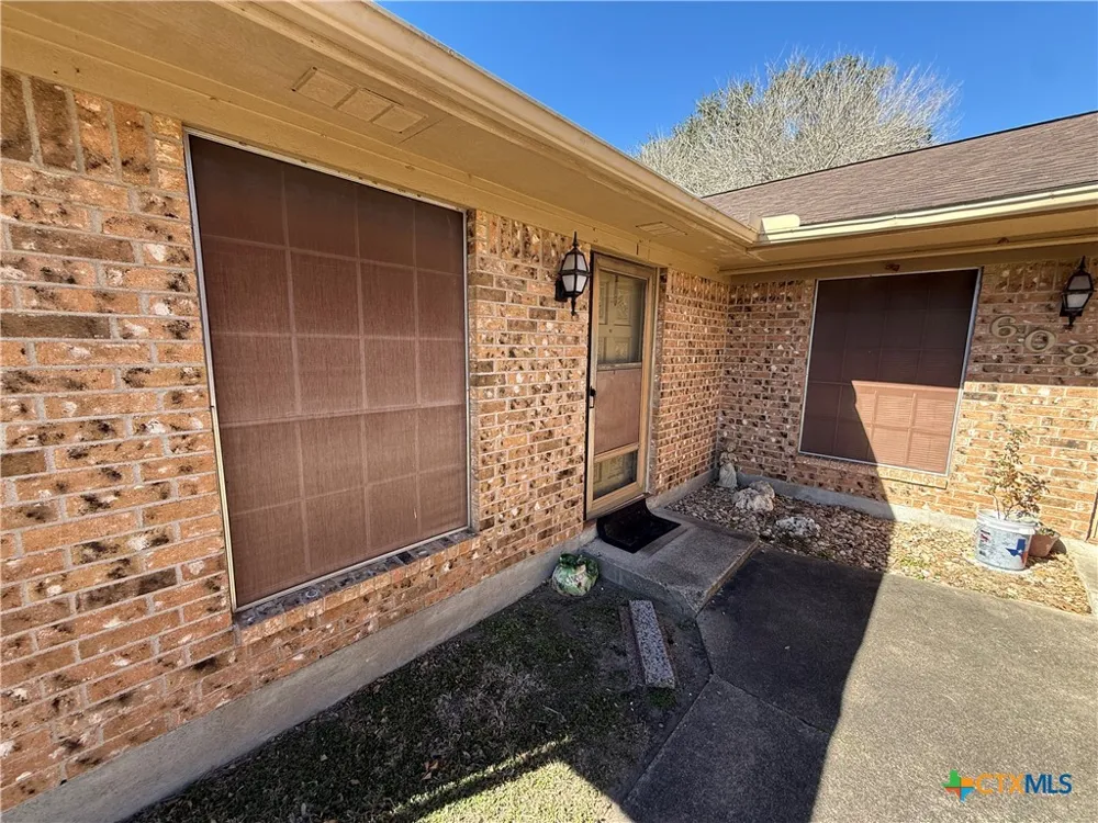 608 King Arthur Street Victoria, TX 77904