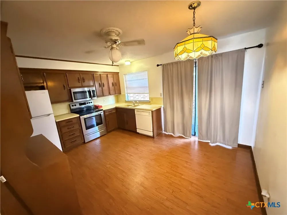 608 King Arthur Street Victoria, TX 77904