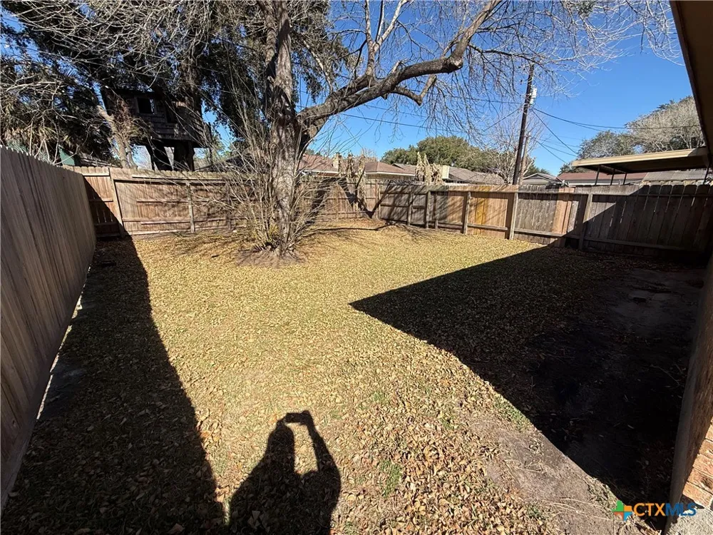 608 King Arthur Street Victoria, TX 77904