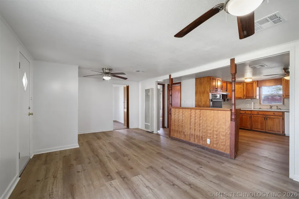 610 E McKennon Calera, OK 74730