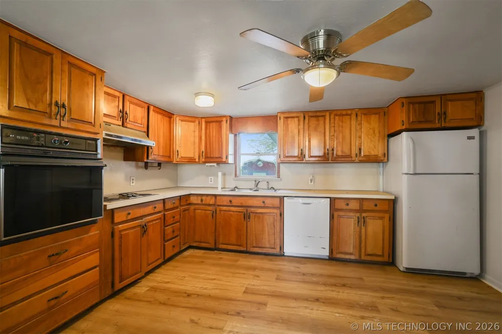 610 E McKennon Calera, OK 74730