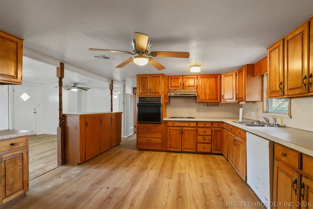610 E McKennon Calera, OK 74730