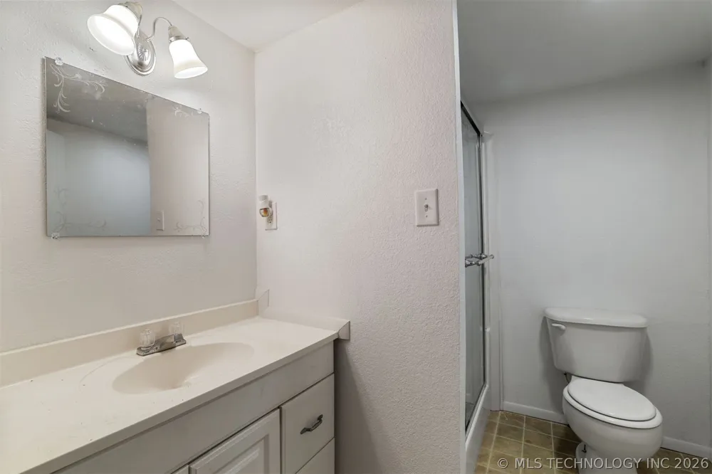 610 E McKennon Calera, OK 74730