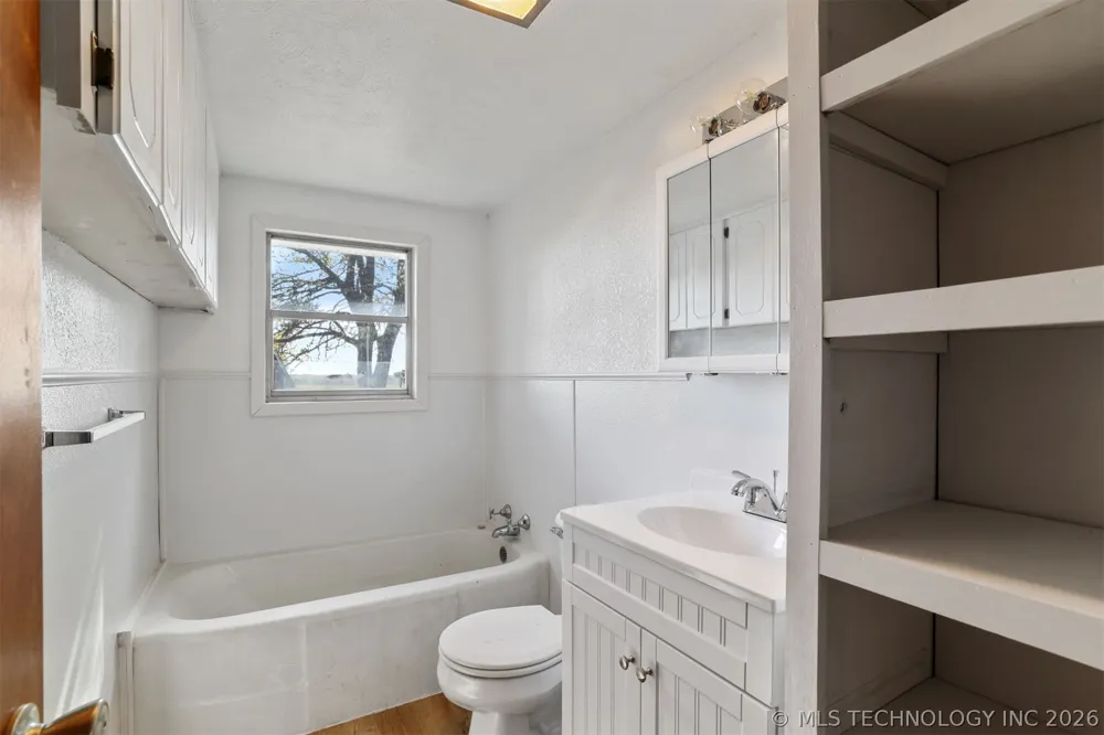 610 E McKennon Calera, OK 74730