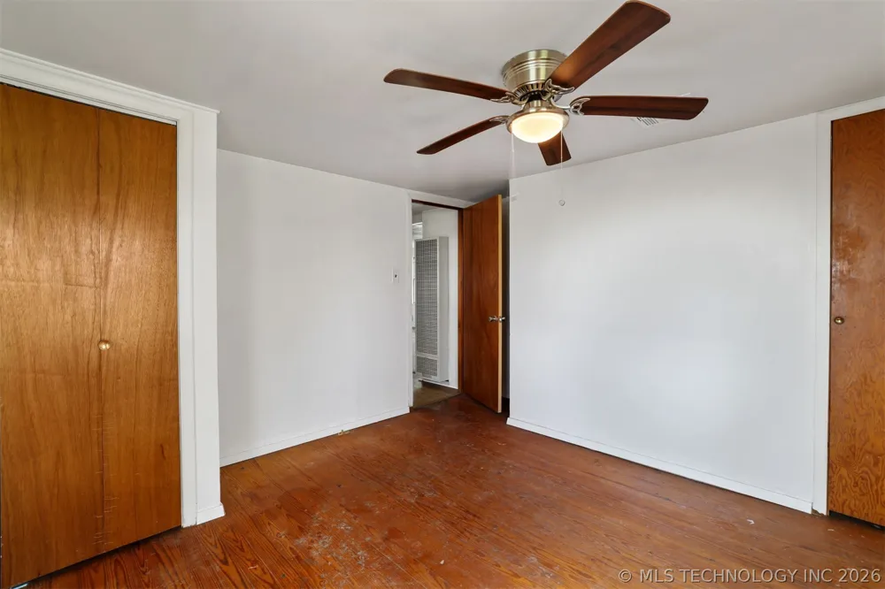 610 E McKennon Calera, OK 74730
