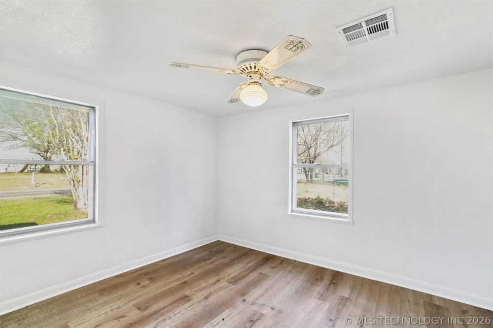 610 E McKennon Calera, OK 74730
