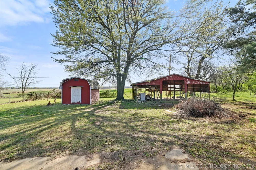 610 E McKennon Calera, OK 74730