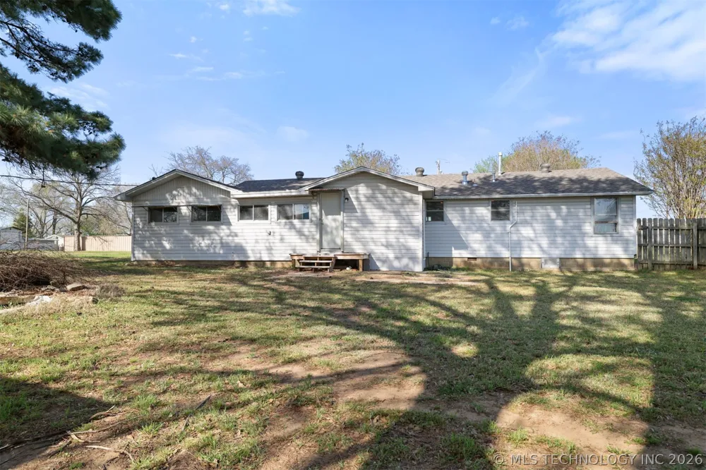 610 E McKennon Calera, OK 74730