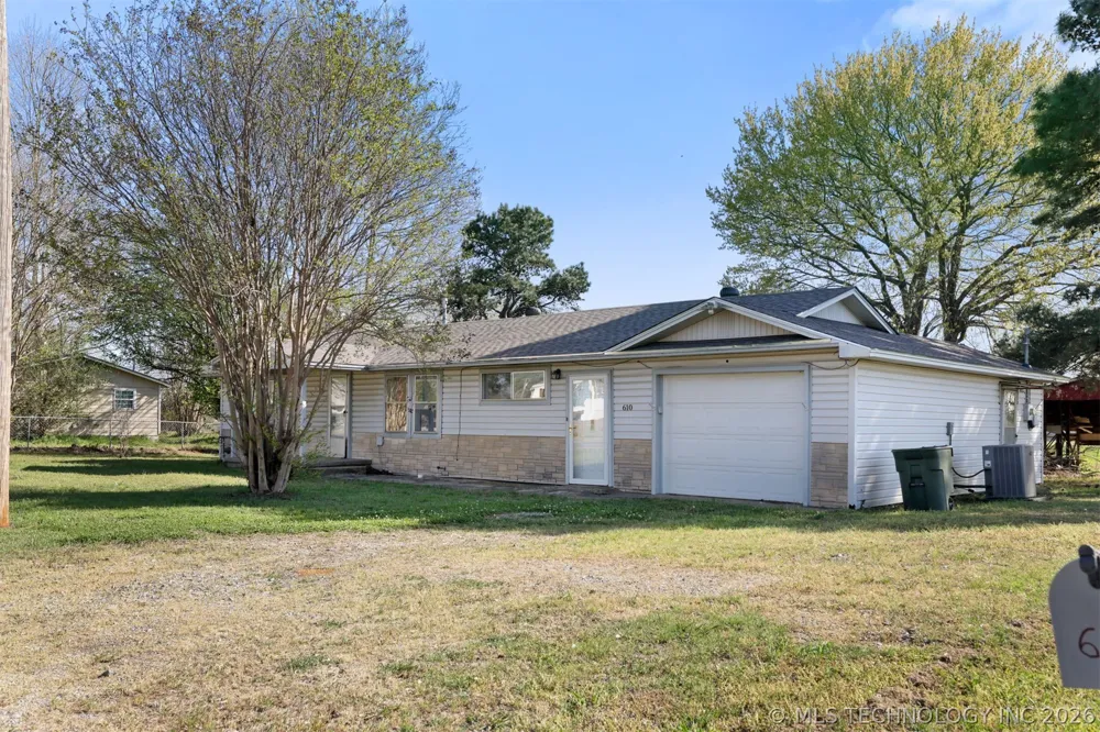 610 E McKennon Calera, OK 74730