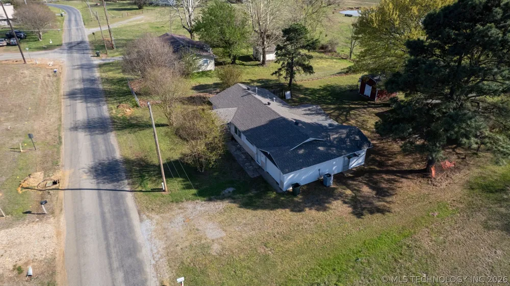 610 E McKennon Calera, OK 74730