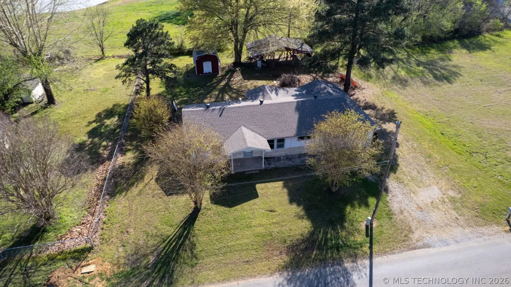 610 E McKennon Calera, OK 74730
