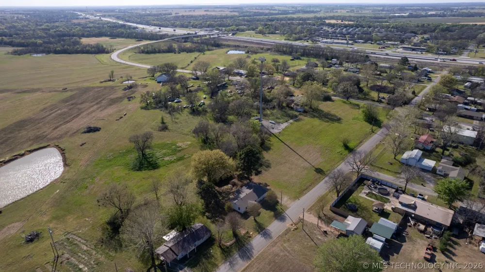 610 E McKennon Calera, OK 74730