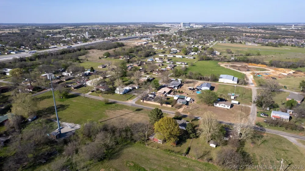 610 E McKennon Calera, OK 74730