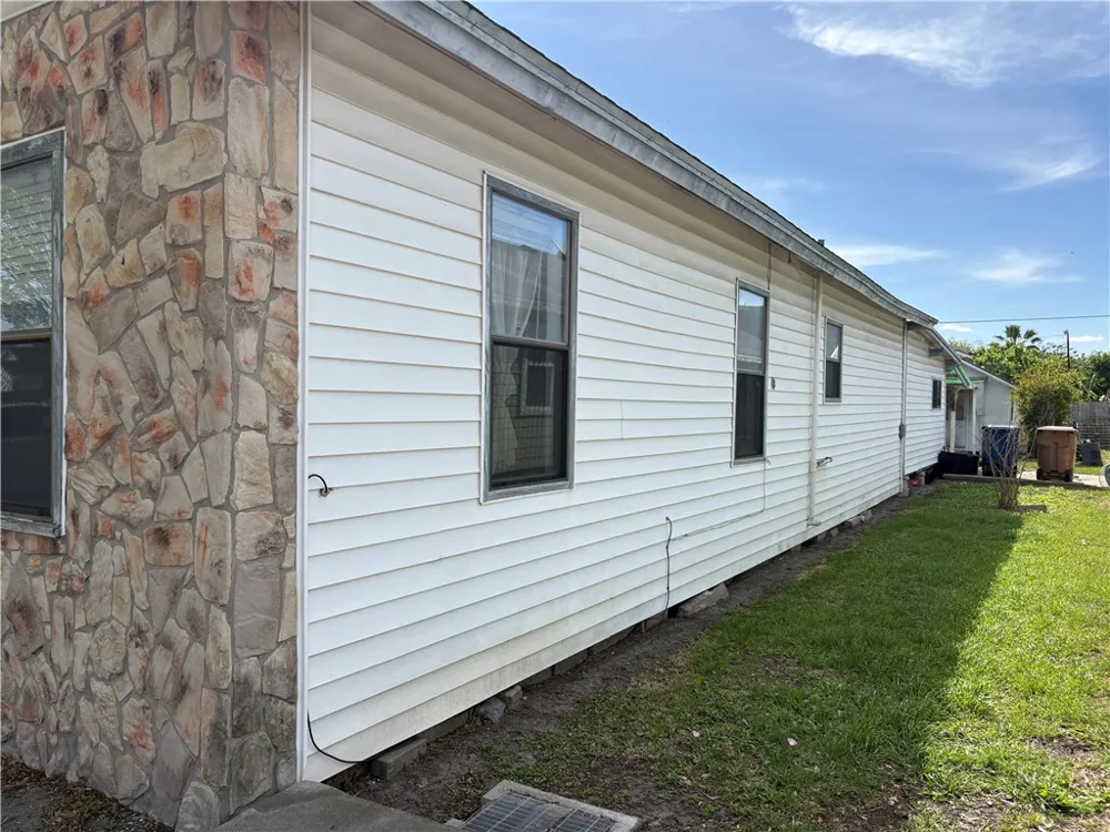 1203 14th Street Corpus Christi, TX 78404