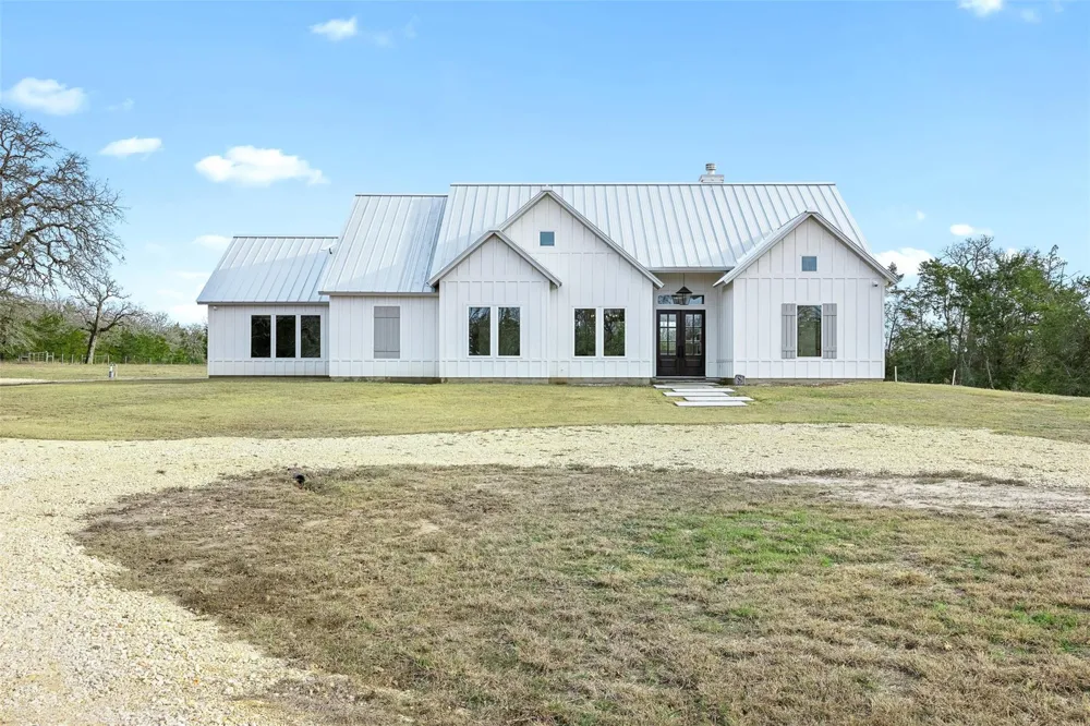 4991 Schott Road Ledbetter, TX 78946