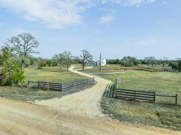 4991 Schott Road Ledbetter, TX 78946