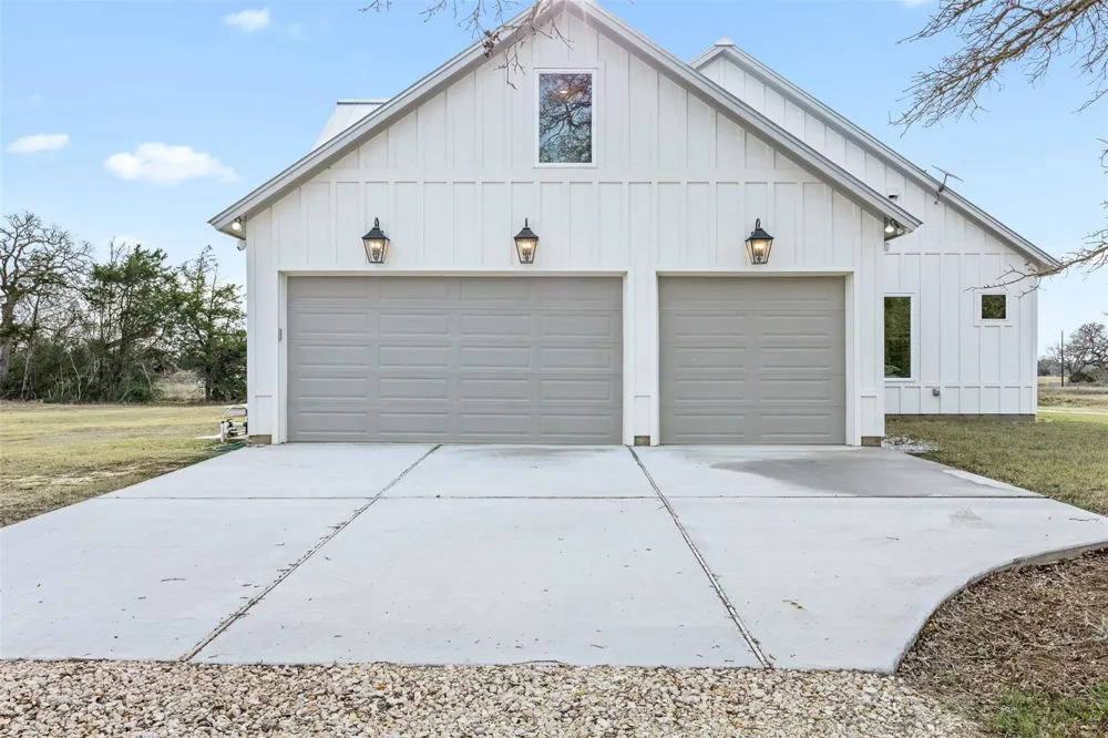 4991 Schott Road Ledbetter, TX 78946
