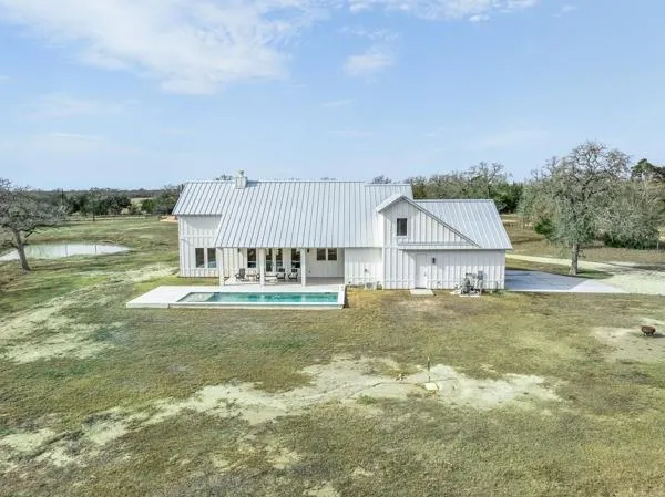 4991 Schott Road Ledbetter, TX 78946