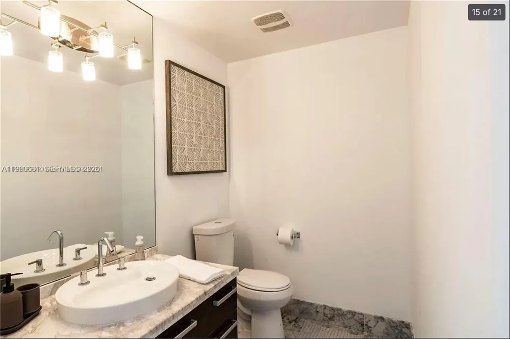 253 NE 2nd St #617 Miami, FL 33132