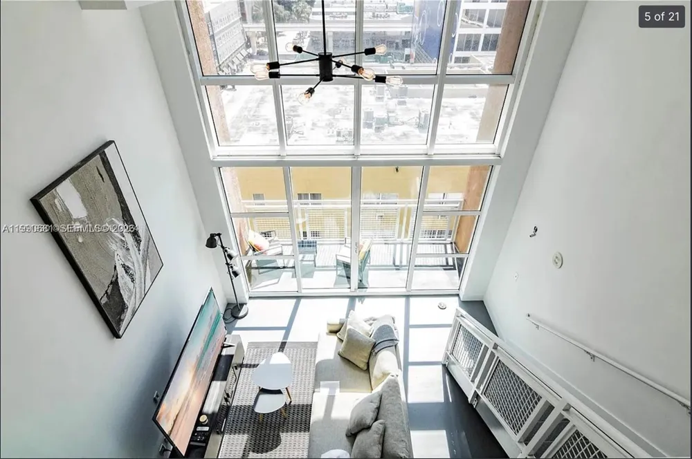 253 NE 2nd St #617 Miami, FL 33132