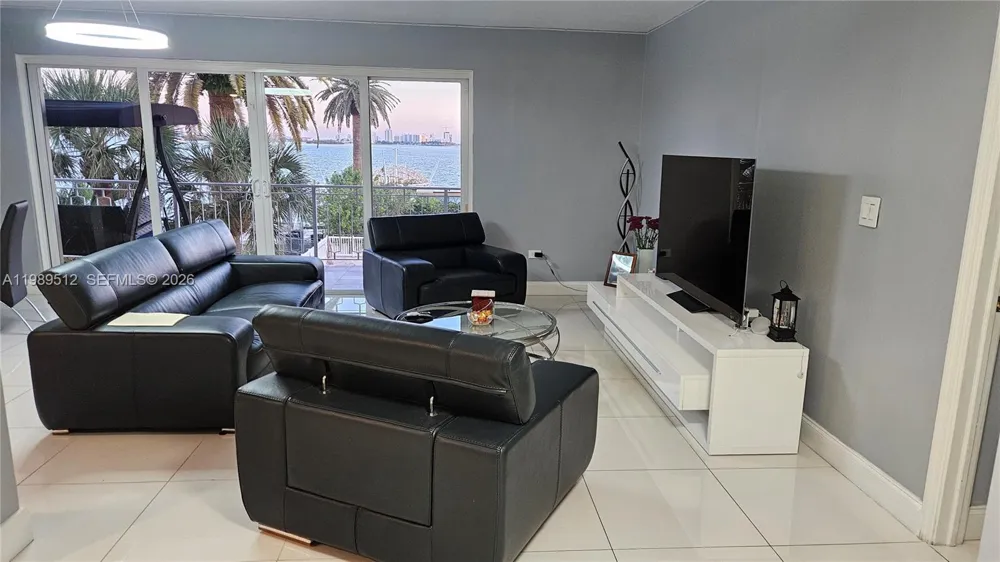 11111 Biscayne Blvd #3F Miami, FL 33181