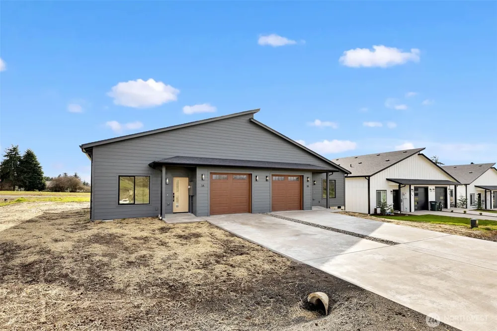 3 Anchor Way Loop #B Cathlamet, WA 98612
